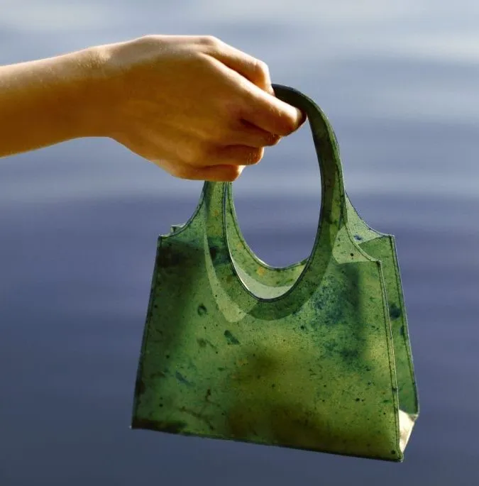 Sonnet155 is a bag that was made from fruit skins left over from juice production and short cellulose fibres. The product dissolves in water and can be used to fertilise plants.